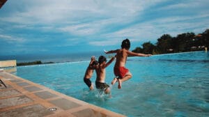 Cuál es el nivel de cloro una piscina