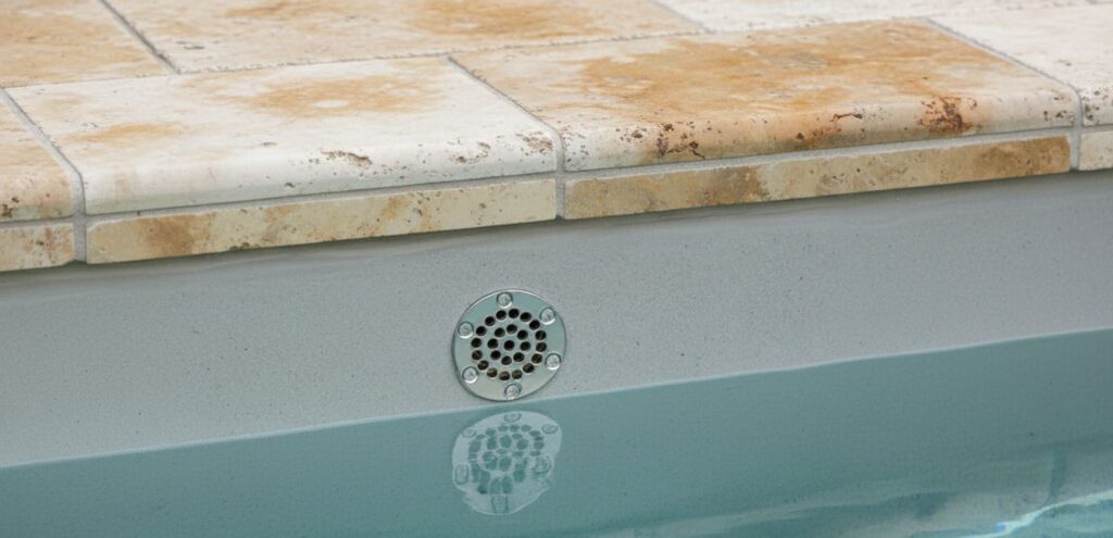 Rebosadero circular de alivio para piscina con skimmer
