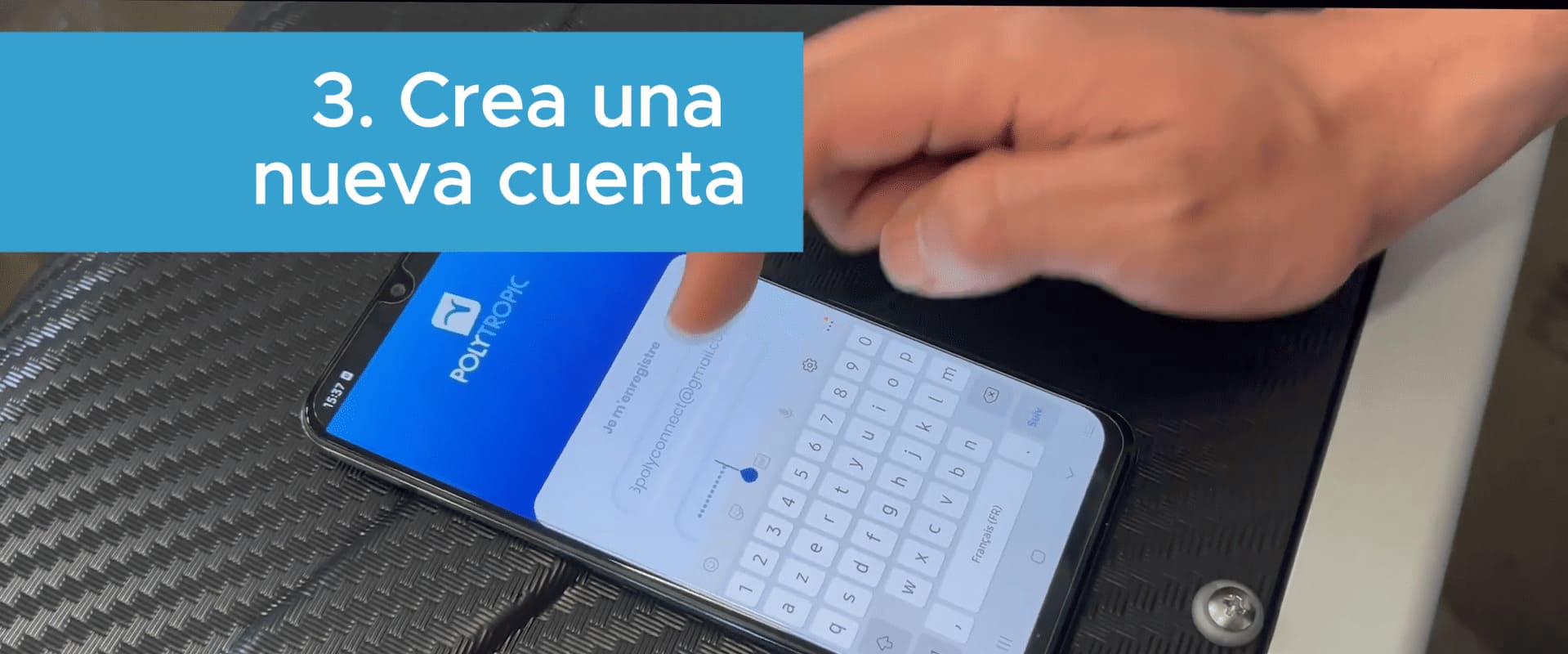 Crea una cuenta nueva en la app PolyConnect de Polytropic
